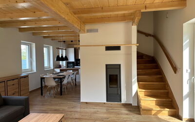 Smržovka 14: Mobilia, Legna, Costruzione, Le Scale, Tavolo, Pavimentazione, Pavimento, Interior Design, Fascio, Sala