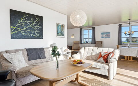 Sebine - 800M from the Sea: Mobilia, Interior Design, Pavimentazione, Divano, Legna, Pavimento, Soffitto, Soggiorno, Tavolo, Illuminazione