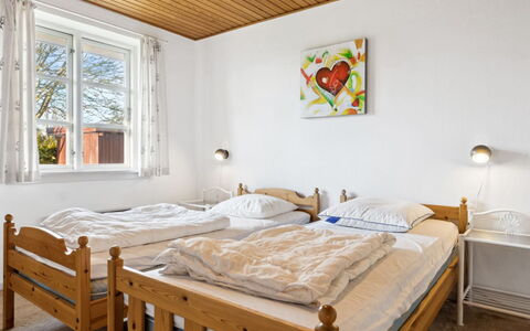 Sebine - 800M from the Sea: Camera Da Letto, Letto, Mobilia, Legna, Interior Design, Bedding, Lenzuolo, Soffitto, Pavimento, Telaio Del Letto