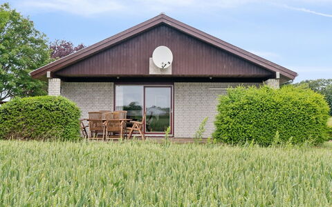Sebine - 800M from the Sea: Tetto, Casa, Casa, Villetta, Porta, Raccordo, Deck, Portico, Plank, Latifoglie