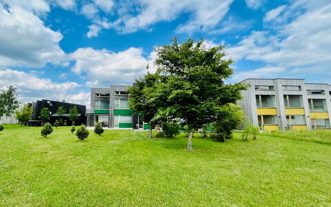 Klinovec Meadows Residence: Lotto, Giardino, Prato, Cortile, Estate, Landscaping, Cumulo