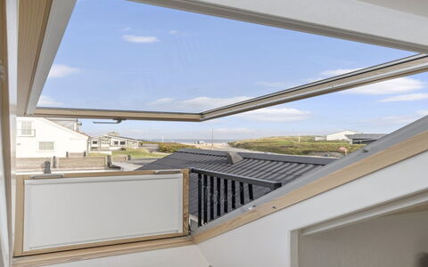 Edin - 100M from the Sea: Materiale Composito, Soffitto, Metallo, Illuminazione Diurna, Shade, Alluminio, Balcone, Acciaio, Corrimano