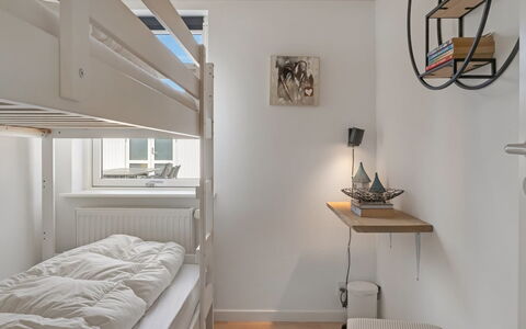 Edin - 100M from the Sea: Interior Design, Camera Da Letto, Letto, Parete, Mobilia, Pavimentazione, Pavimento, Legna, Soffitto, Letto A Castello