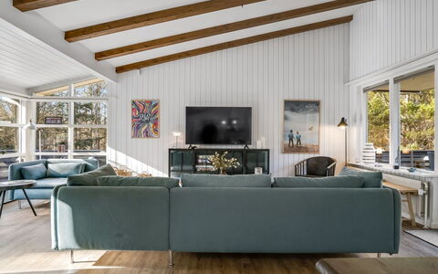 Sighfrith - 2Km from the Sea: Divano, Interior Design, Mobilia, Pavimentazione, Soffitto, Soggiorno, Pavimento, Camera, Pavimento In Legno