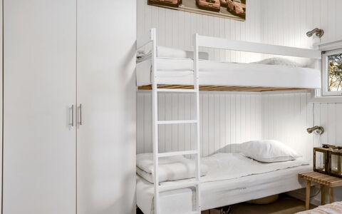 Sighfrith - 2Km from the Sea: Letto, Letto A Castello, Camera Da Letto, Bedding, Lenzuolo, Interior Design, Pavimento, Biancheria, Mobilia, Pavimentazione