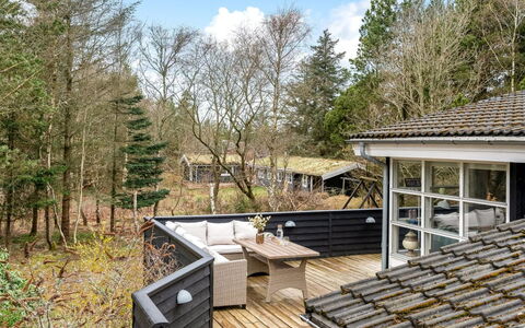 Sighfrith - 2Km from the Sea: Legna, Casa, Deck, Giardino, Shade, Portico, Mobili Da Esterno, Latifoglie, Backyard, Plank