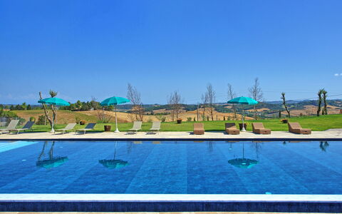 Villa Campana: Acqua, Cielo, Risorse Idriche, Pianta, Piscina, Azzurro, Paesaggio Naturale, Albero, Costiera E Morfologie Oceanic, Tempo Libero