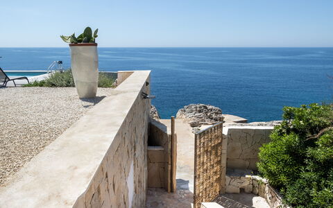 Villa Demar: Cielo, Acqua, Proprietà, Pianta, Azzurro, Legna, Costiera E Morfologie Oceanic, Vaso Di Fiori, Terreno, Orizzonte