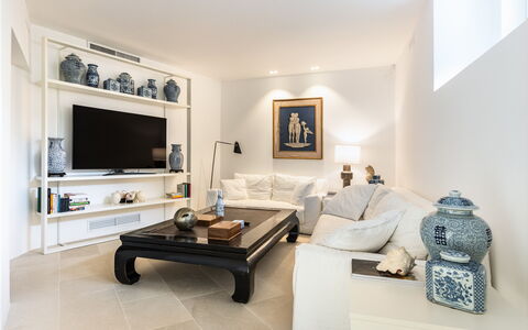 Villa Demar: Mobilia, Proprietà, Cornice, Costruzione, Comfort, Divano, Interior Design, Casa, Tavolo, Pavimentazione