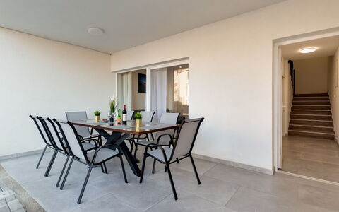 Tica: Tavolo, Mobilia, Sedia, Finestra, Legna, Cucina & Sala Da Pranzo Tavolo, Pianta, Interior Design, Costruzione
