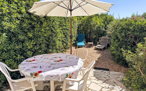 Le Plein Soleil: Mobilia, Mobili Da Esterno, Ombrello, Sedia, Giardino, Tavolo Esterno, Shade, Landscaping, Backyard, Cortile