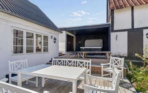 Sjard - 300M from the Sea: Casa, Tetto, Architettura, Casa, Villetta, Porta, Materiale Composito, Portico, Deck, Shade