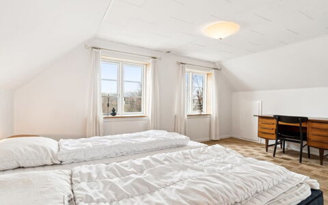 Sjard - 300M from the Sea: Legna, Pavimentazione, Pavimento, Camera Da Letto, Soffitto, Interior Design, Letto, Casa, Pavimento In Legno, Bedding