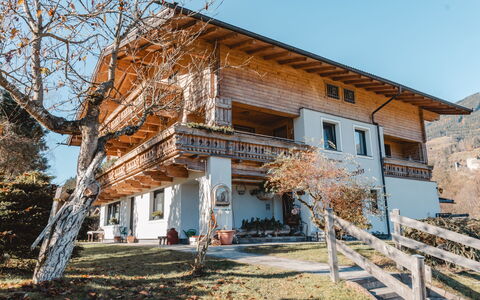 Neukirchen am Großvenediger 800: Cielo, Pianta, Costruzione, Giorno, Finestra, Legna, Casa, Albero, Lotto, Villetta