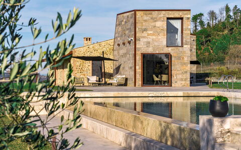 Villa Velari In Volterra With Private Pool, Ac: Cielo, Pianta, Proprietà, Acqua, Nube, Costruzione, Albero, Paesaggio, Zona Residenziale, Facciata