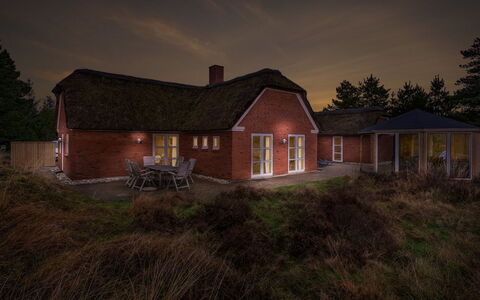 Lieselotte - 2.7Km from the Sea: Legna, Tetto, Architettura, Casa, Casa, Villetta, Raccordo, Latifoglie, Pendenza, Estate