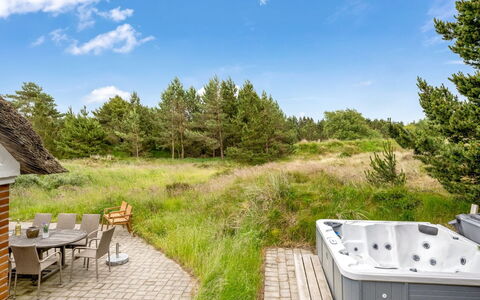 Lieselotte - 2.7Km from the Sea: Legna, Tetto, Architettura, Casa, Casa, Villetta, Raccordo, Latifoglie, Pendenza, Estate