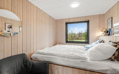 Jule - 1.3Km to the Fjord: Legna, Interior Design, Camera Da Letto, Pavimentazione, Pavimento, Letto, Soffitto, Camera, Color Legno, Telaio Del Letto