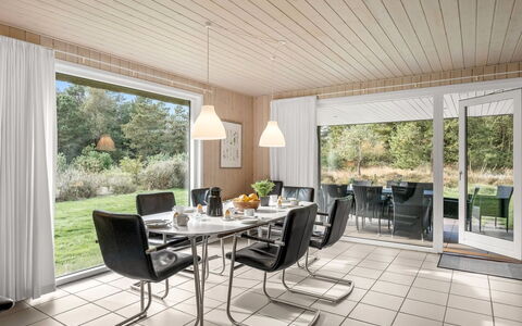 Dix - 900M from the Sea: Tetto, Casa, Casa, Villetta, Porta, Raccordo, Deck, Portico, Plank, Latifoglie