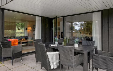 Dix - 900M from the Sea: Tetto, Casa, Casa, Villetta, Porta, Raccordo, Deck, Portico, Plank, Latifoglie