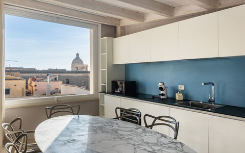Terrazza Di Erika: Mobilia, Proprietà, Cabinetry, Tavolo, Controsoffitto, Costruzione, Interior Design, Cucina, Illuminazione, Legna