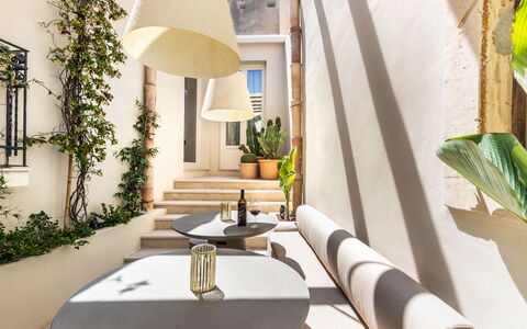 Alma Suite: Proprietà, Pianta, Interior Design, Architettura, Legna, Pavimento, Proprietà Del Materiale, Pavimentazione, Immobiliare, Urban Design