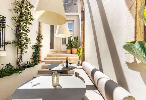 Alma Suite: Proprietà, Pianta, Interior Design, Architettura, Legna, Pavimento, Proprietà Del Materiale, Pavimentazione, Immobiliare, Urban Design