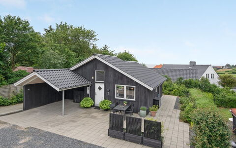 Jörgen - 100M from the Sea: Tetto, Casa, Casa, Villetta, Porta, Raccordo, Deck, Portico, Plank, Latifoglie