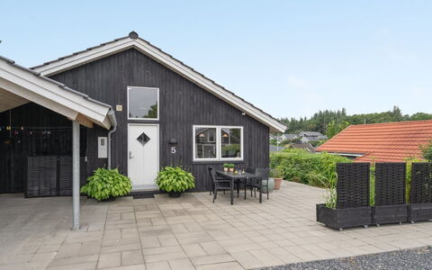 Jörgen - 100M from the Sea: Tetto, Casa, Casa, Villetta, Porta, Raccordo, Deck, Portico, Plank, Latifoglie