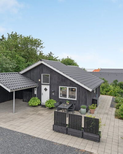 Jörgen - 100M from the Sea