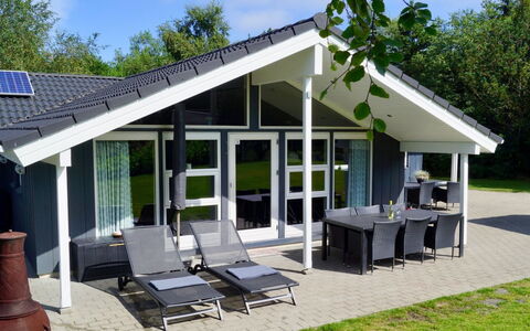 Stillfrieda - 12Km from the Sea: Mobilia, Interior Design, Pavimentazione, Pavimento, Soffitto, Camera, Sedia, Tavolo, Appartamento, Cucina & Sala Da Pranzo Tavolo