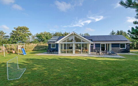 Talida - 12Km from the Sea: Tetto, Casa, Lotto, Casa, Villetta, Estate, Edifici Giardino, Shade, Log Cabin, Landscaping