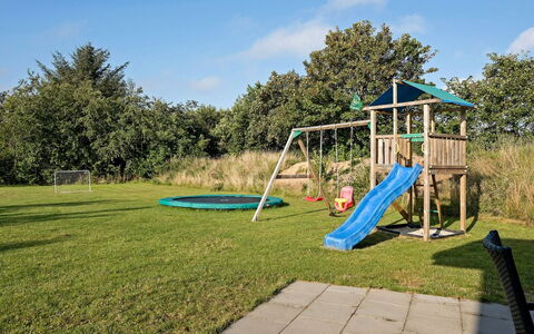 Talida - 12Km from the Sea: Tetto, Casa, Lotto, Casa, Villetta, Estate, Edifici Giardino, Shade, Log Cabin, Landscaping