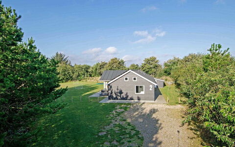 Talida - 12Km from the Sea: Tetto, Casa, Lotto, Casa, Villetta, Estate, Edifici Giardino, Shade, Log Cabin, Landscaping