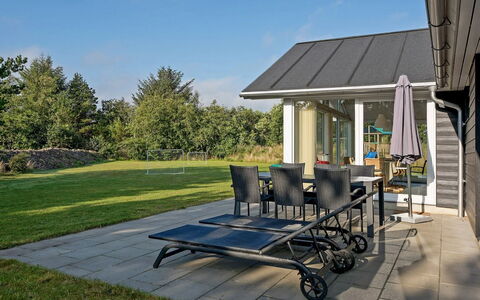Talida - 12Km from the Sea: Tetto, Casa, Lotto, Casa, Villetta, Estate, Edifici Giardino, Shade, Log Cabin, Landscaping