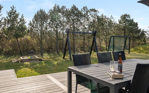 Joachim - 200M from the Sea: Tetto, Casa, Casa, Villetta, Porta, Raccordo, Deck, Portico, Plank, Latifoglie