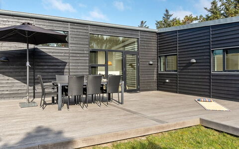 Joachim - 200M from the Sea: Tetto, Casa, Casa, Villetta, Porta, Raccordo, Deck, Portico, Plank, Latifoglie