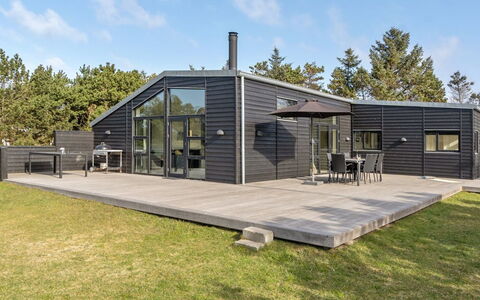 Joachim - 200M from the Sea: Tetto, Casa, Casa, Villetta, Porta, Raccordo, Deck, Portico, Plank, Latifoglie