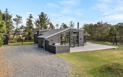 Joachim - 200M from the Sea: Tetto, Casa, Casa, Villetta, Porta, Raccordo, Deck, Portico, Plank, Latifoglie