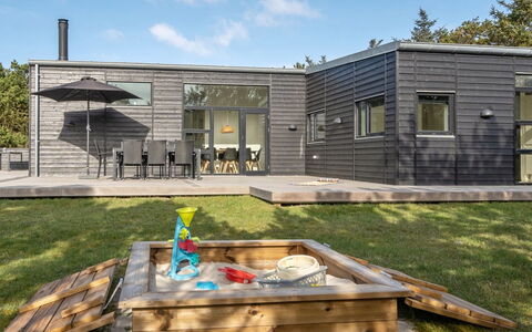 Joachim - 200M from the Sea: Tetto, Casa, Casa, Villetta, Porta, Raccordo, Deck, Portico, Plank, Latifoglie