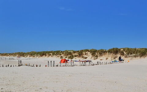 Joachim - 200M from the Sea: Tetto, Casa, Casa, Villetta, Porta, Raccordo, Deck, Portico, Plank, Latifoglie