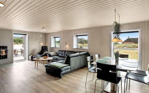 Dirtje - 200M from the Sea: Legna, Soffitto, Pavimentazione, Interior Design, Pavimento, Pavimento In Legno, Latifoglie, Soggiorno, Plank, Color Legno