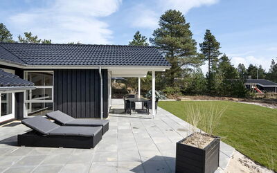 Dior - 1.4Km from the Sea