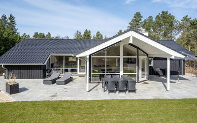 Dior - 1.4Km from the Sea