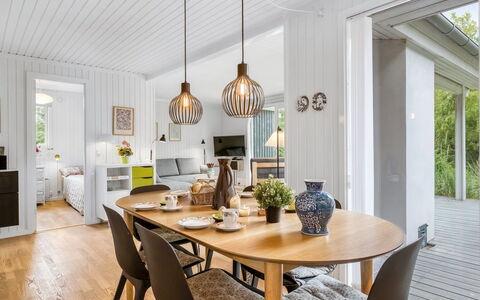 Atla - 2.5Km from the Sea: Interior Design, Mobilia, Lampada, Pavimentazione, Legna, Lampadario, Soffitto, Sala Da Pranzo, Cucina & Sala Da Pranzo Tavolo, Pavimento