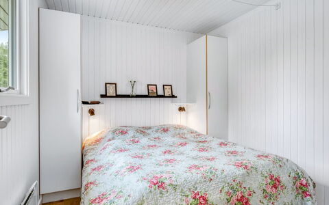 Atla - 2.5Km from the Sea: Camera Da Letto, Interior Design, Letto, Legna, Lenzuolo, Bedding, Pavimentazione, Pavimento, Soffitto, Mobilia