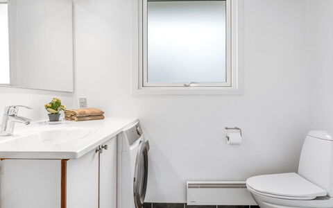 Atla - 2.5Km from the Sea: Interior Design, Pavimentazione, Idraulico Fixture, Pavimento, Bagno, Soffitto, Lavello, Rubinetto, Illuminazione, Casa