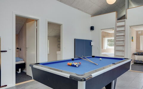 Lova - 600M from the Sea: Casa, Villetta, Porta, Estate, Shade, Raccordo, Latifoglie, Edifici Giardino, Portico, Design