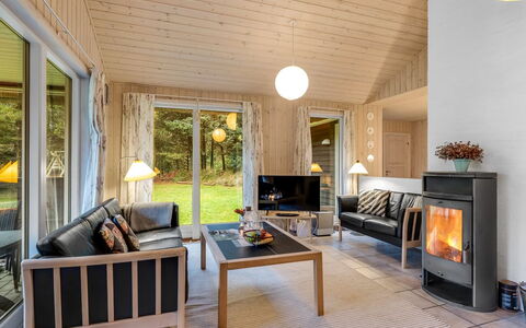 Mart - 1.6Km from the Sea: Interior Design, Legna, Pavimentazione, Soffitto, Mobilia, Pavimento, Casa, Soggiorno, Camera, Casa