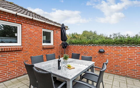 Pernilla - 2Km from the Sea: Mobilia, Mobili Da Esterno, Tavolo Esterno, Sedia, Brick, Terrazza, Muratura, Color Legno, Giardino, Cucina & Sala Da Pranzo Tavolo